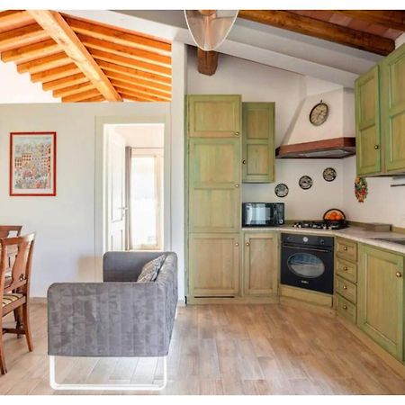 Cozy Tuscany Apartment With View Pescia Bagian luar foto