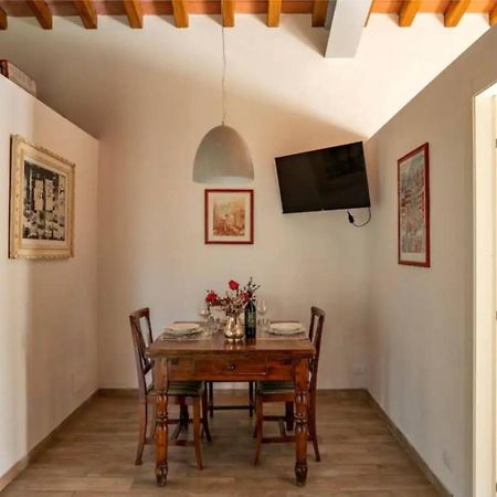 Cozy Tuscany Apartment With View Pescia Bagian luar foto