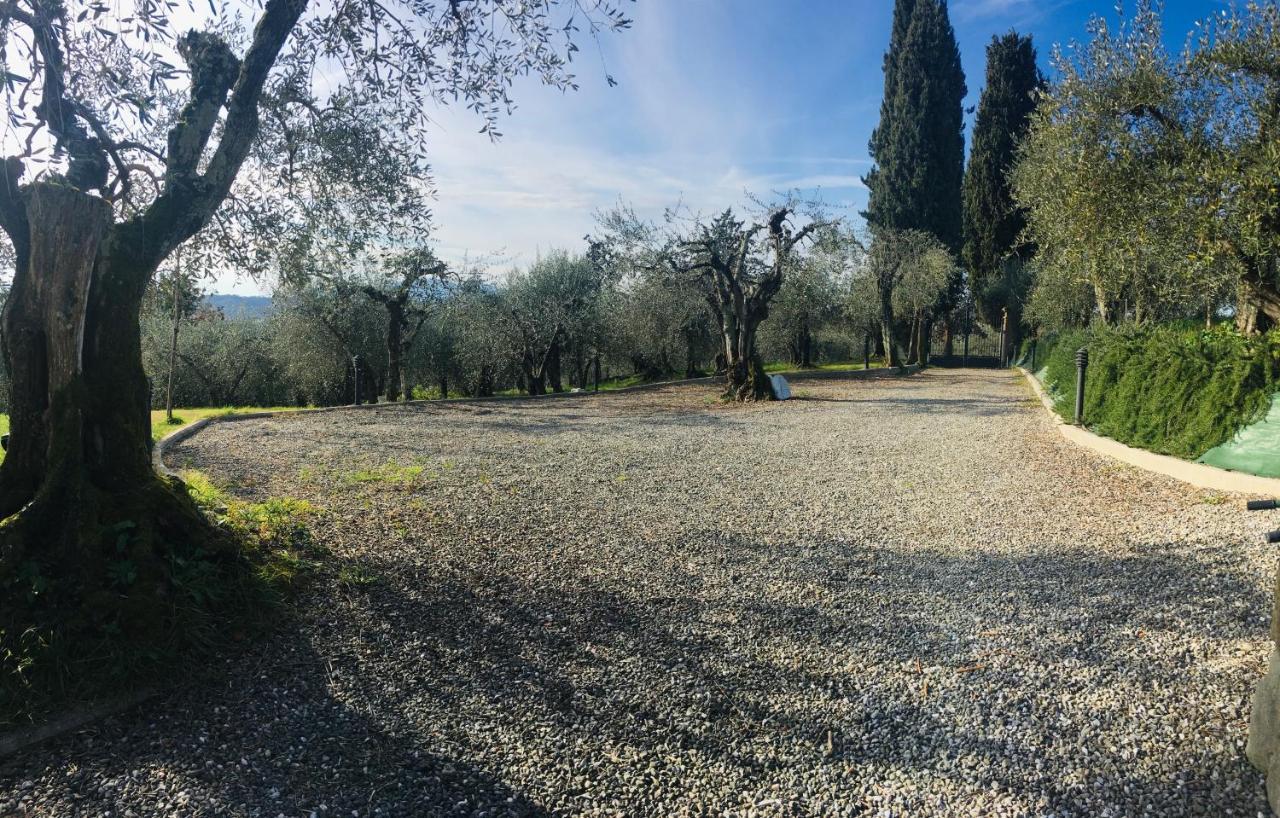Cozy Tuscany Apartment With View Pescia Bagian luar foto