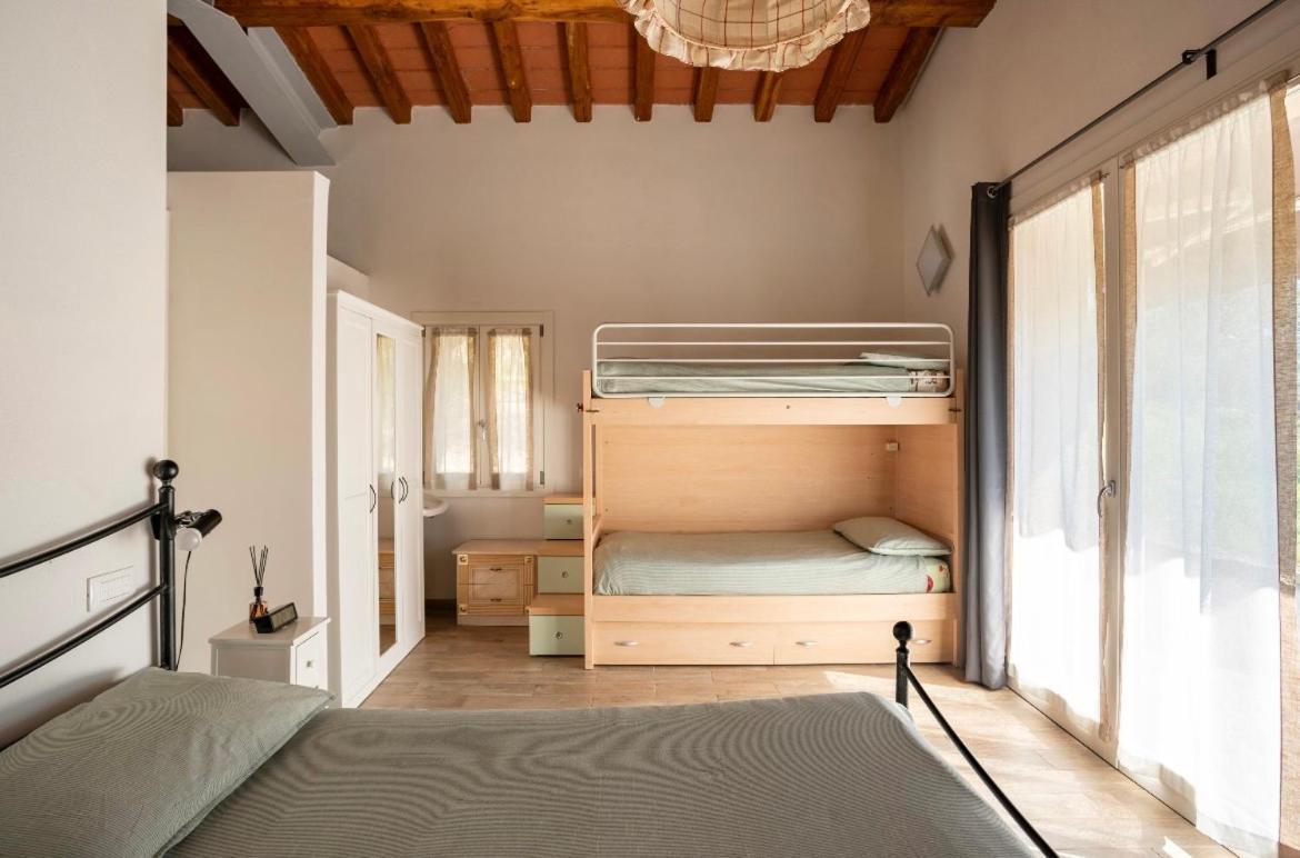 Cozy Tuscany Apartment With View Pescia Bagian luar foto