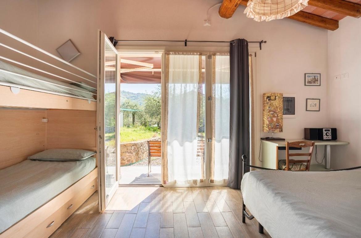 Cozy Tuscany Apartment With View Pescia Bagian luar foto