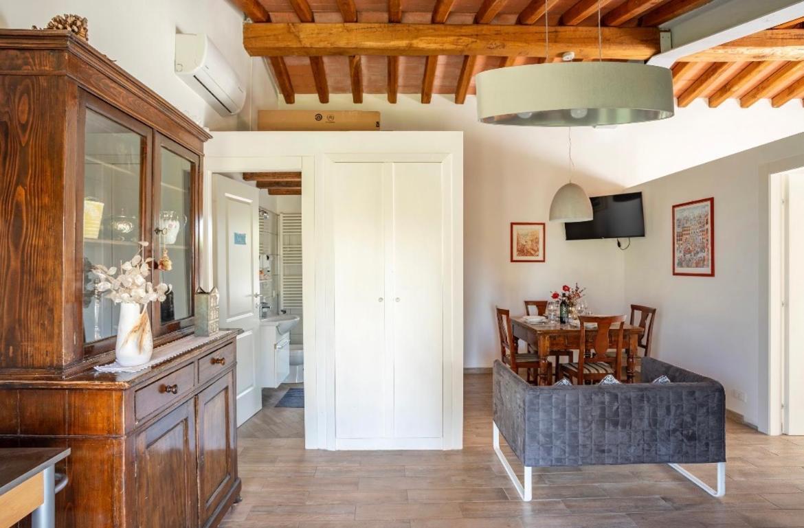 Cozy Tuscany Apartment With View Pescia Bagian luar foto