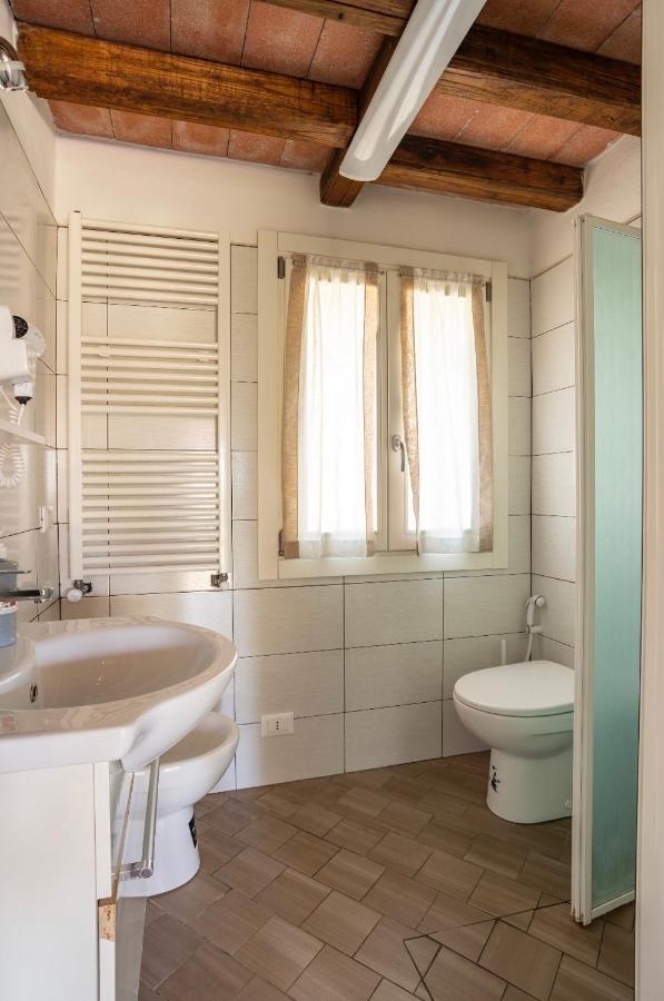 Cozy Tuscany Apartment With View Pescia Bagian luar foto