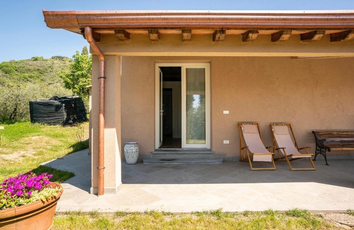 Cozy Tuscany Apartment With View Pescia Bagian luar foto