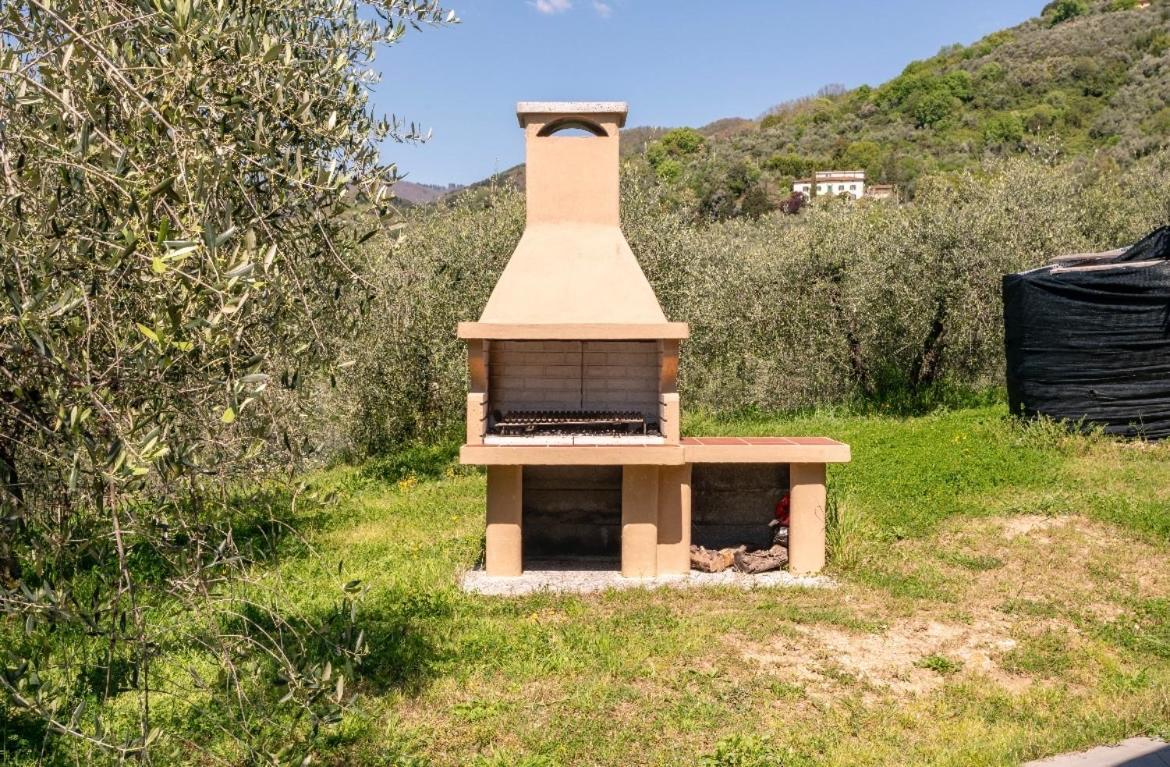 Cozy Tuscany Apartment With View Pescia Bagian luar foto