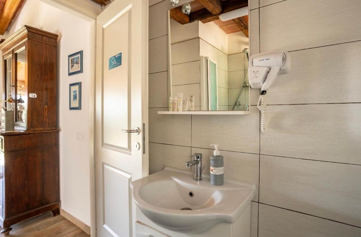 Cozy Tuscany Apartment With View Pescia Bagian luar foto
