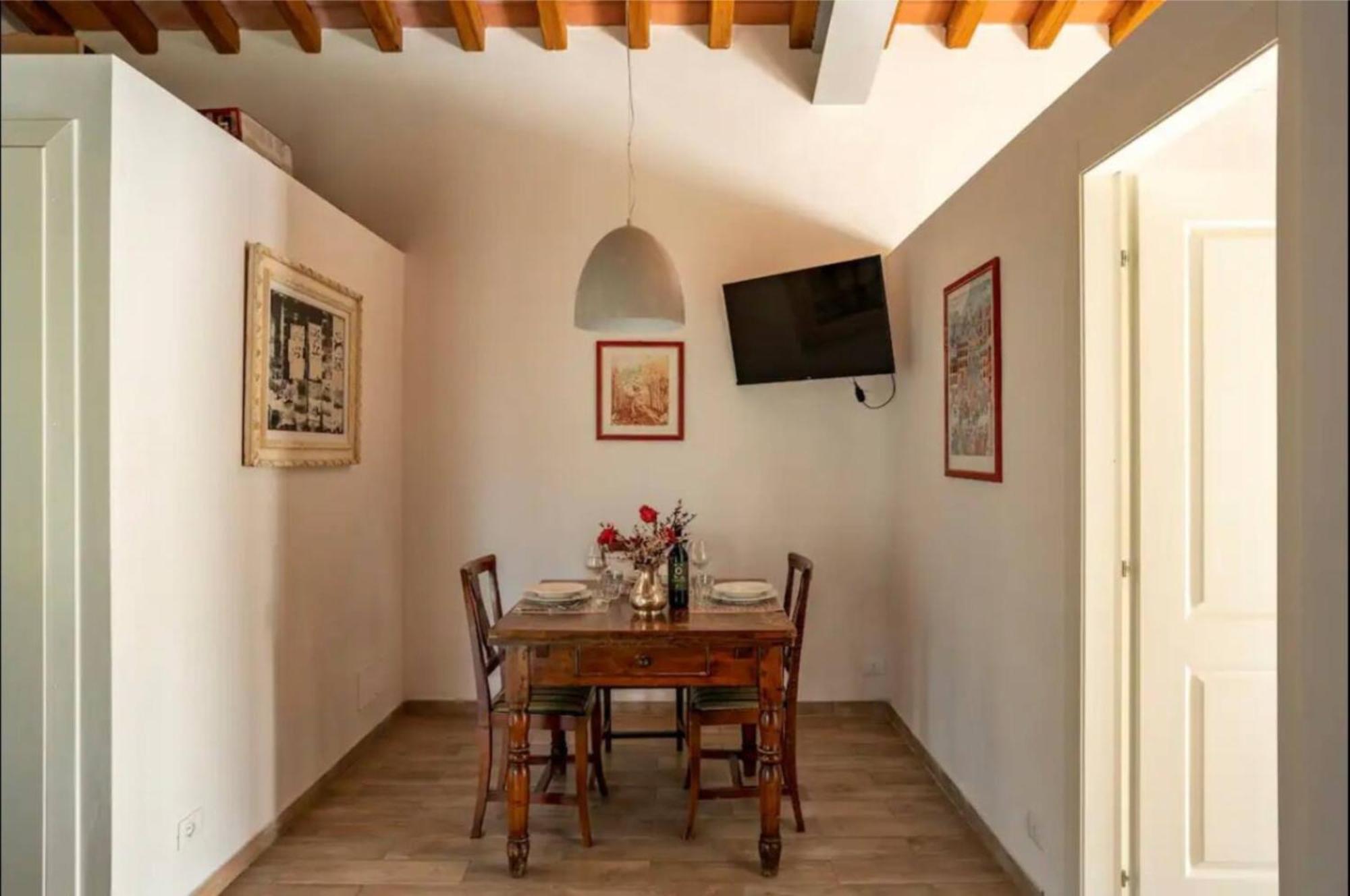 Cozy Tuscany Apartment With View Pescia Bagian luar foto