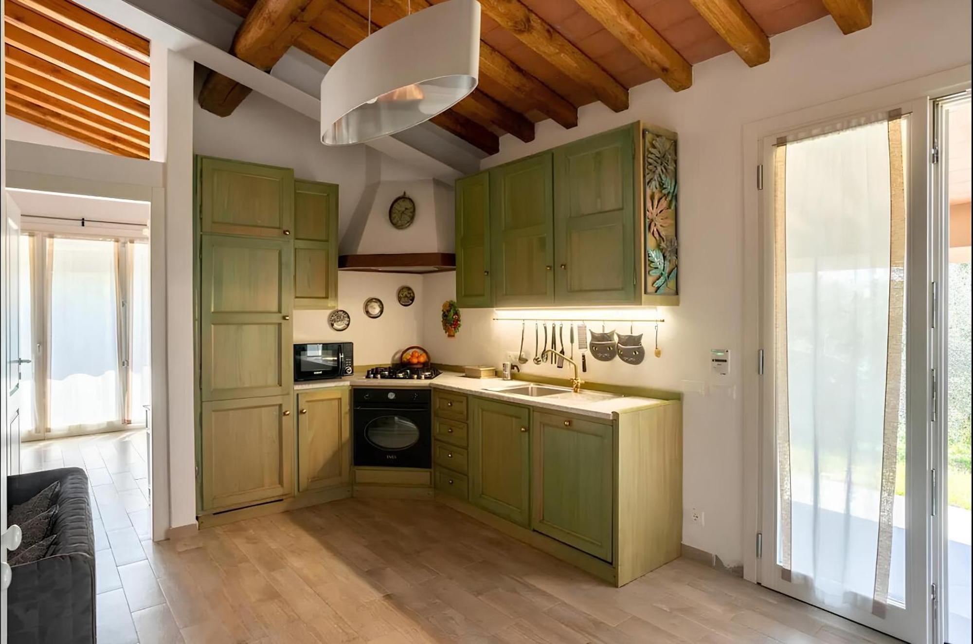 Cozy Tuscany Apartment With View Pescia Bagian luar foto
